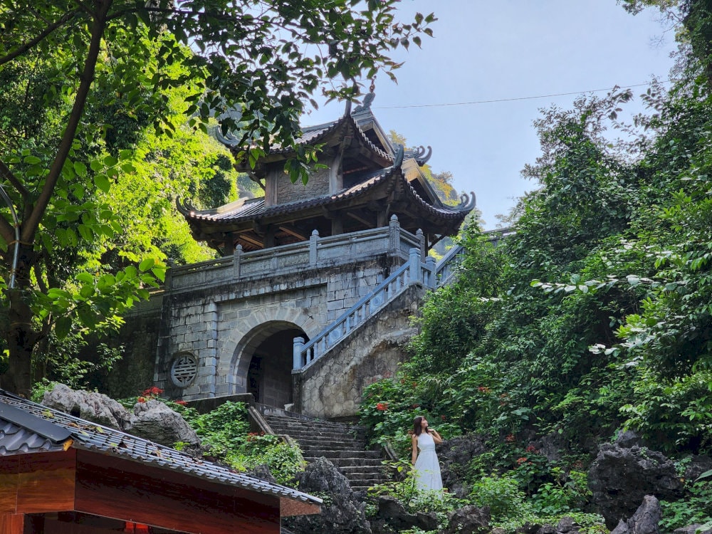 A white outfit will make you shine beautifully in every photo at Am Tien Cave
